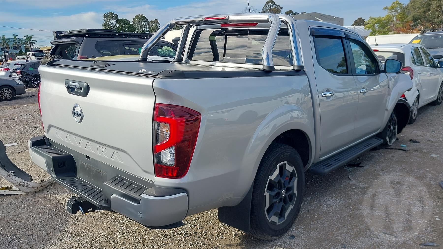 Damaged 2023 Nissan Navara D23 Stxcb NONLFI Dual Cab Utility For