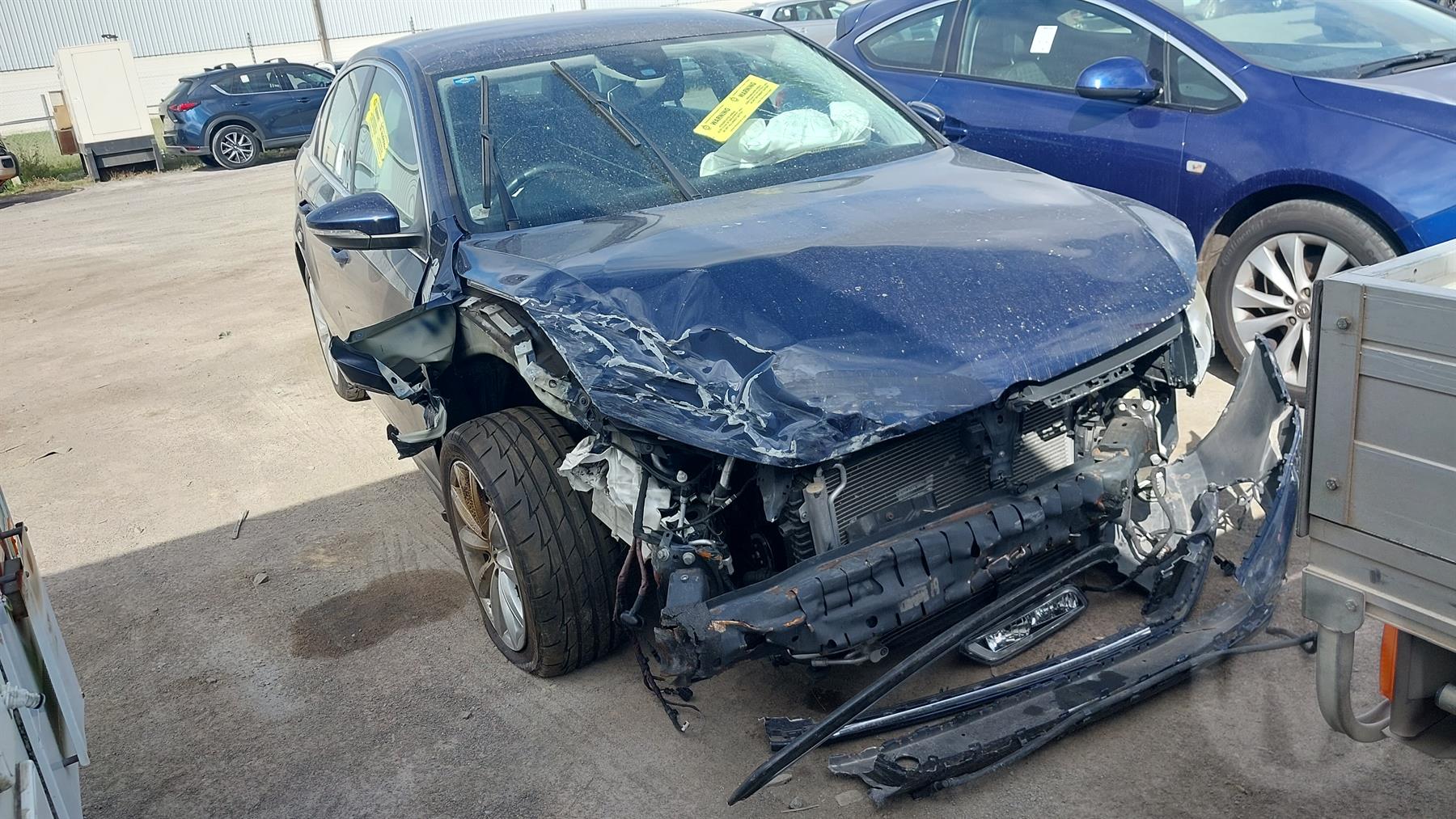 Damaged 2013 Volkswagen Passat B7 130TDi Highline Sedan For Auction in