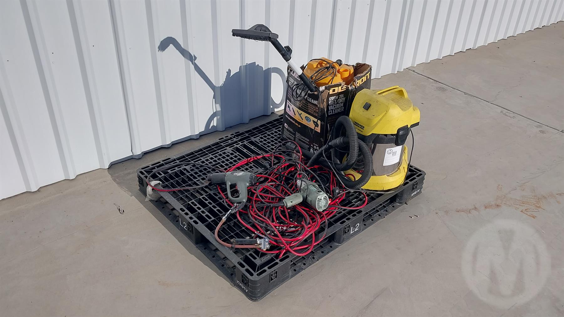 Used 1 Pallet Assorted Equipment For Auction in Eagle Farm