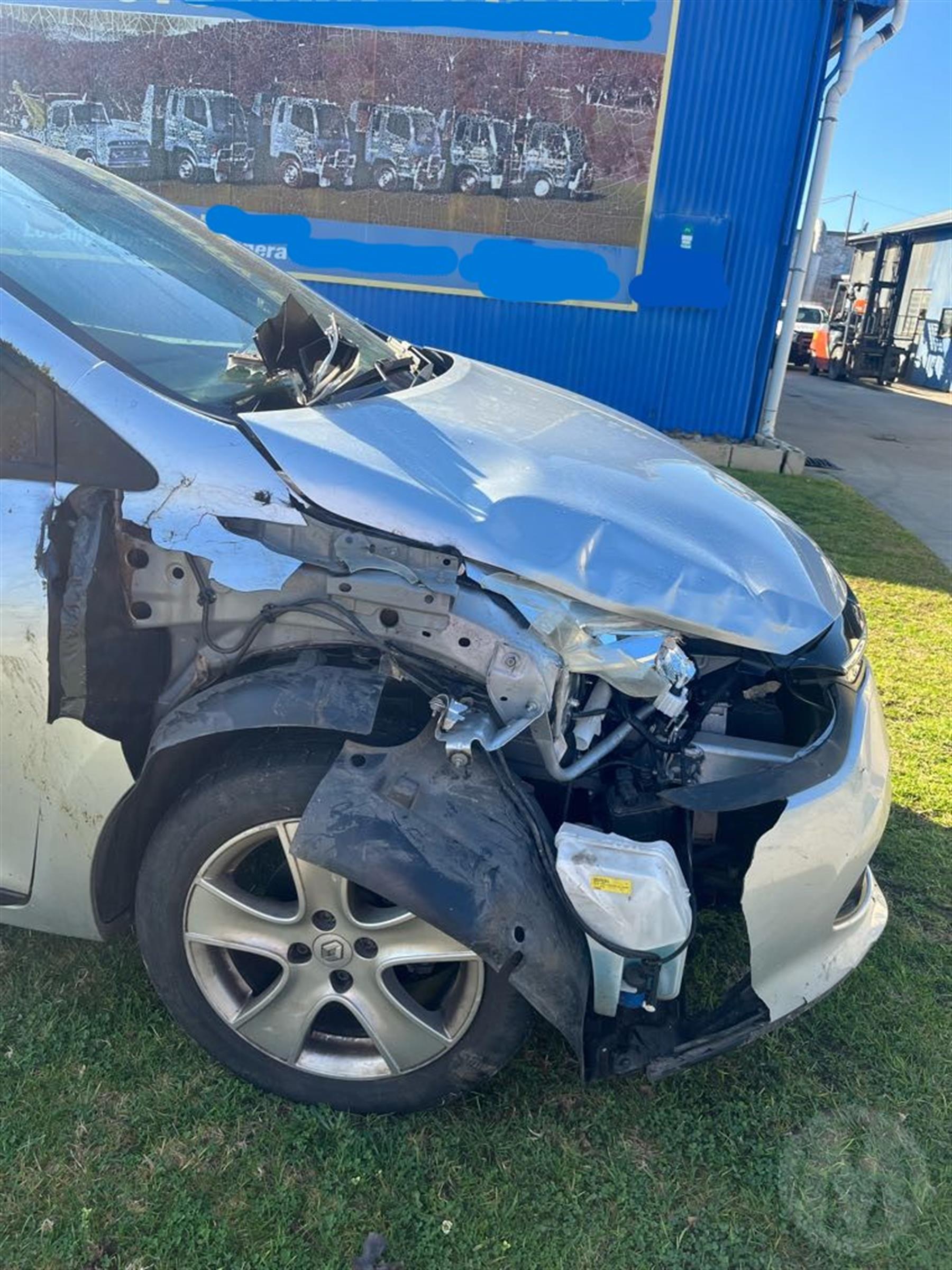 Damaged 2017 Renault Clio X98 Expression Hatch For Auction in National