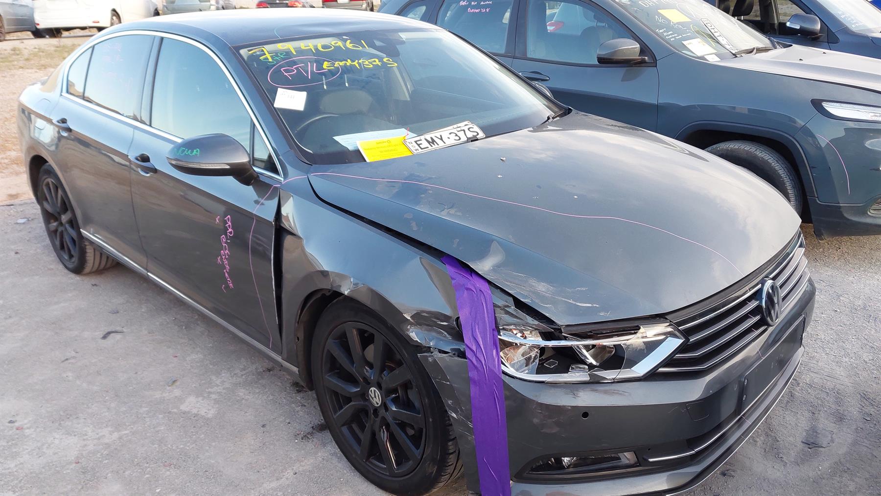 Damaged 2015 Volkswagen Passat B7 140TDI Highline Sedan For Auction in
