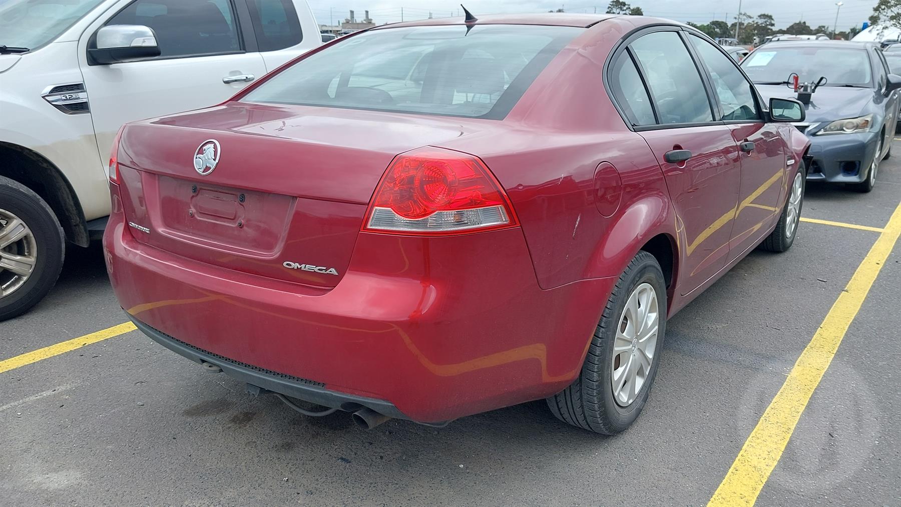 Damaged 2006 Holden Commodore VE Omega Sedan Unknown For Auction in