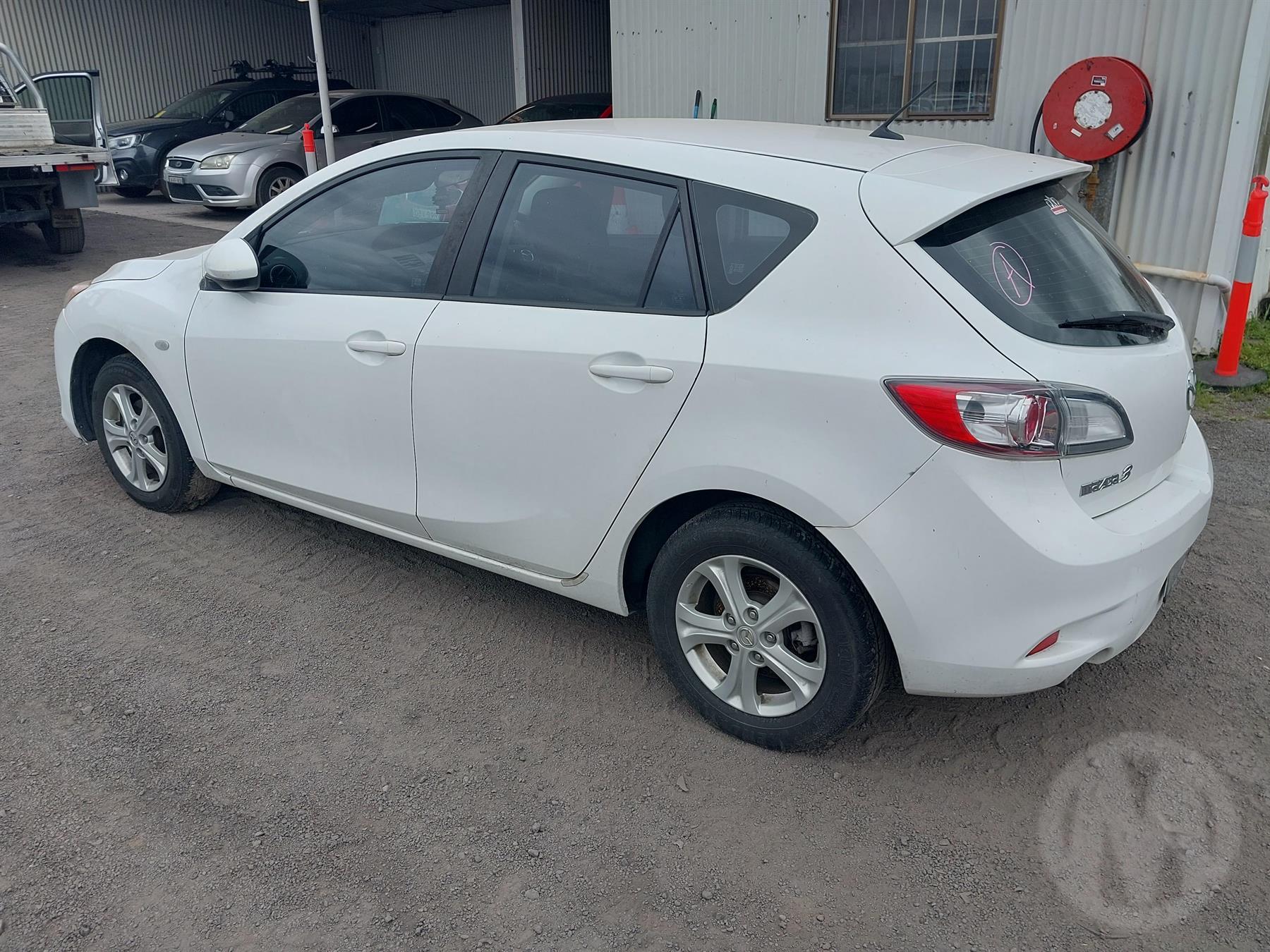 Damaged 2011 Mazda 3 Gen II Neo Hatch For Auction in National Online