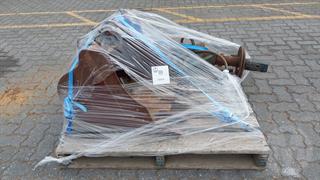 Pallet OF Bucket And Hydraulic Motor Miscellaneous