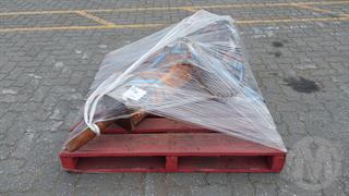 Pallet OF Hydraulic RAM Miscellaneous