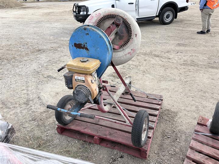 Lazy Owl Image