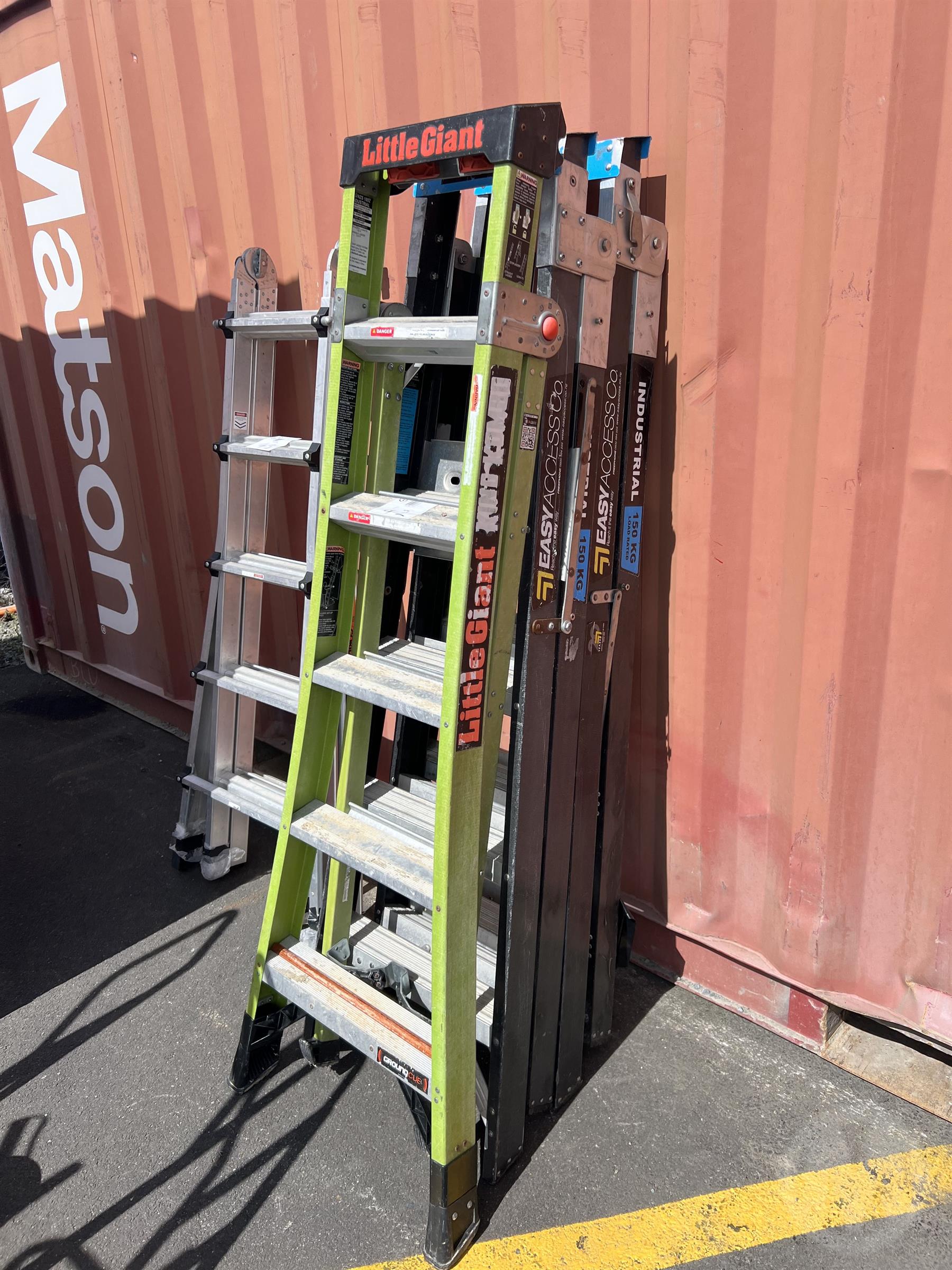 Used QTY OF 3X Mxea Ladders Fibreglass Ladder Used Ladders Fibreglass Ladder for Sale