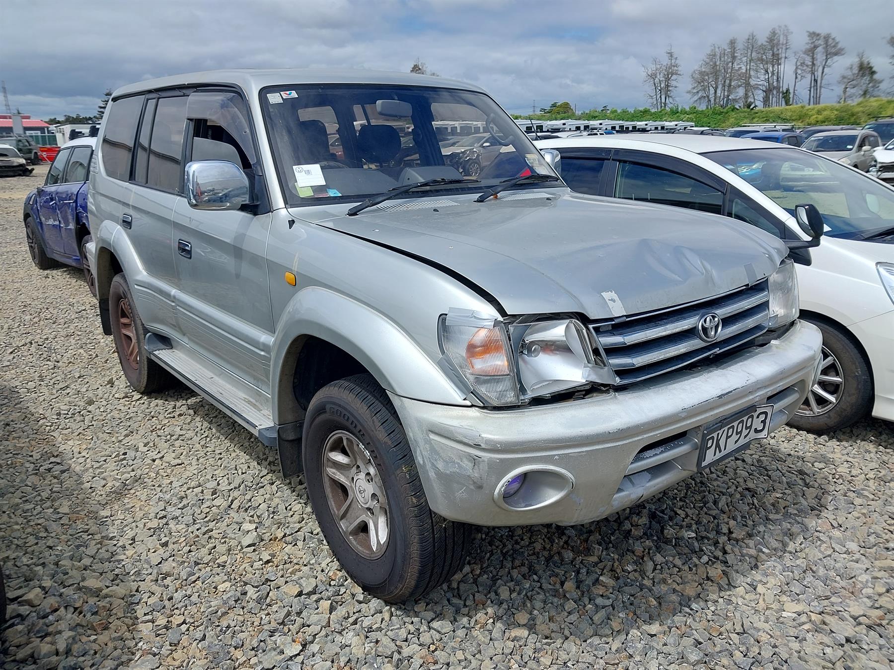 Damaged 1998 Toyota Landcruiser Station Wagon Accident Damaged