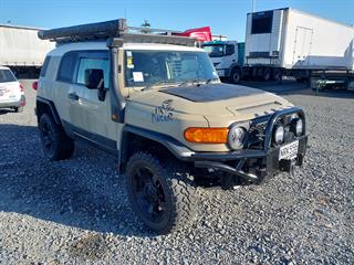 2013 Toyota FJ Cruiser Station Wagon Photo