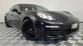 2014 Porsche Panamera D V6 Tiptronic 4D Sedan Photo