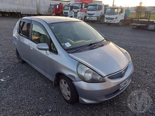 2004 Honda fit Hatch Photo