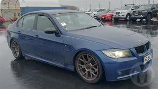 2009 BMW 320i 5D Sedan Photo