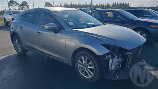 2015 Mazda Axela Hatch Photo