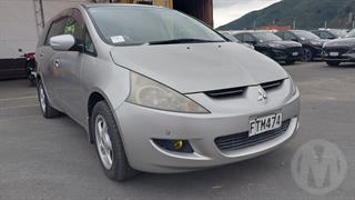 2003 Mitsubishi Grandis Station Wagon Photo