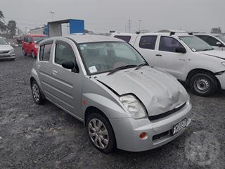 2000 Toyota Will VI Sedan Photo