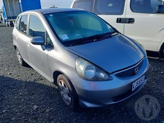 2005 Honda fit Hatch Photo