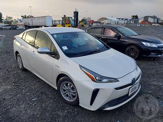 2019 Toyota Prius Hatch Photo