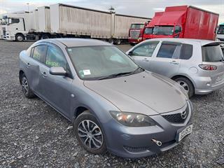 2004 Mazda Axela Sedan Photo