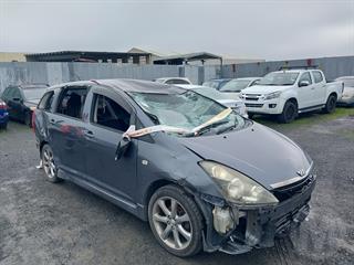 2005 Toyota Wish Station Wagon Photo