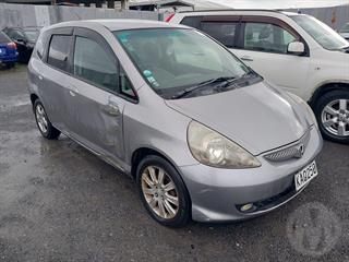 2004 Honda fit Hatch Photo