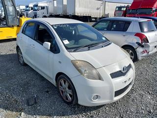 2005 Toyota Vitz Hatch Photo