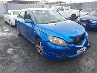 2004 Mazda Axela Hatch Photo