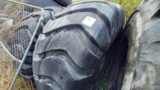 Yokohama 37.25R35 CAT 637 Tyre Scraper Photo