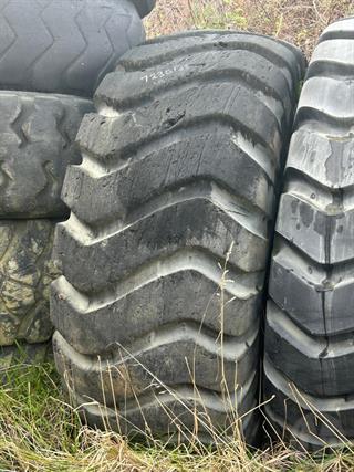 CAT 637 Tyres 37.25R35 Used Scraper Photo