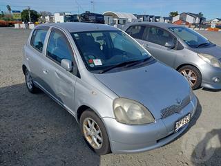 2000 Toyota Vitz Hatch Photo