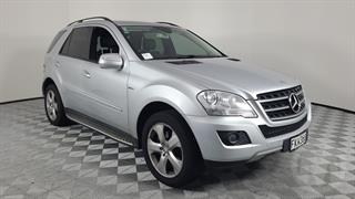 2010 Mercedes-Benz ML 350 CDI 5D Station Wagon Photo