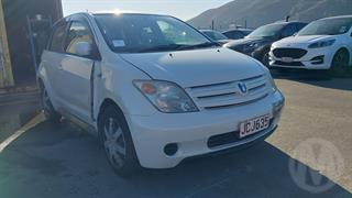2004 Toyota IST Hatch Photo