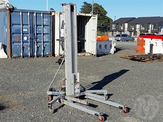 2013 Genie SLC-18 Material Hoist Photo