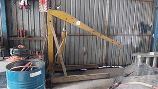 Engine Lifter Workshop Equipment Photo