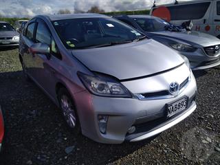 2014 Toyota Prius Hatch Photo