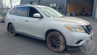 2015 Nissan Pathfinder TI 3.5P4WD6CVT/SW5D Station Wagon Photo