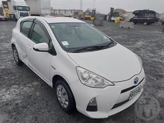 2014 Toyota Aqua Hybrid Synergy Driv Hatch Photo