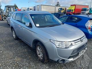 2014 Mitsubishi Outlander LS 2.4P/4WD/CVT/SW/ Station Wagon Photo