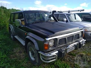 1990 Nissan Safari Station Wagon Photo
