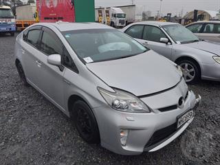 2014 Toyota Prius Hatch Photo