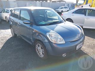 2004 Mazda Verisa Hatch Photo
