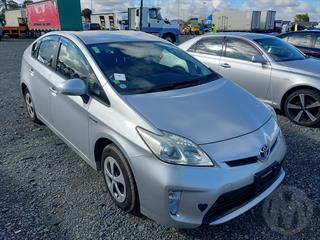 2015 Toyota Prius Hatch Photo