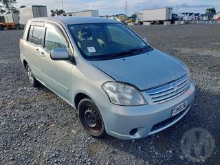 2005 Toyota Raum Hatch Photo