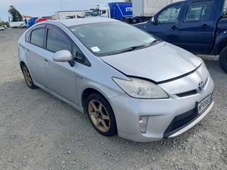 2014 Toyota Prius Hatch Photo