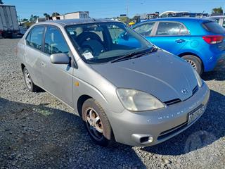 2000 Toyota Prius Sedan Photo
