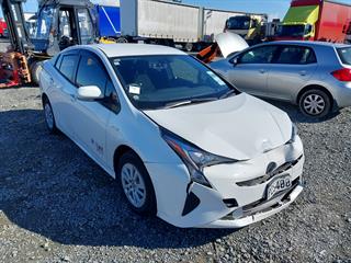 2017 Toyota Prius Hatch Photo
