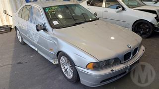 2000 BMW 540i Sedan Photo
