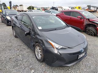 2018 Toyota Prius Hybrid Station Wagon Photo