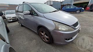 2005 Mitsubishi Grandis Station Wagon Photo