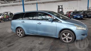 2005 Mitsubishi Grandis Station Wagon Photo