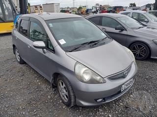 2004 Honda fit Hatch Photo
